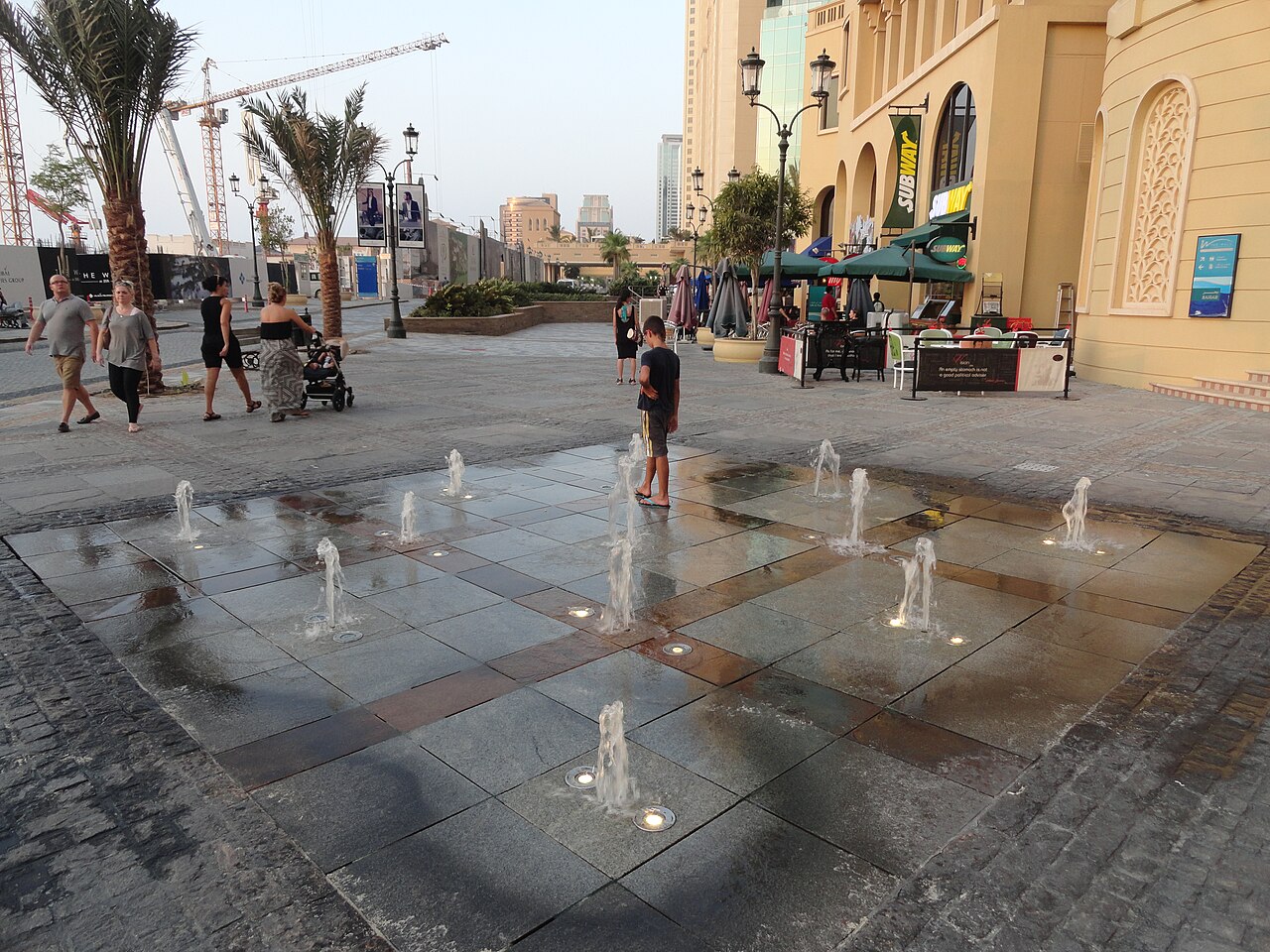 חוף JBR וטיילת The Walk בדובאי מרינה 2026